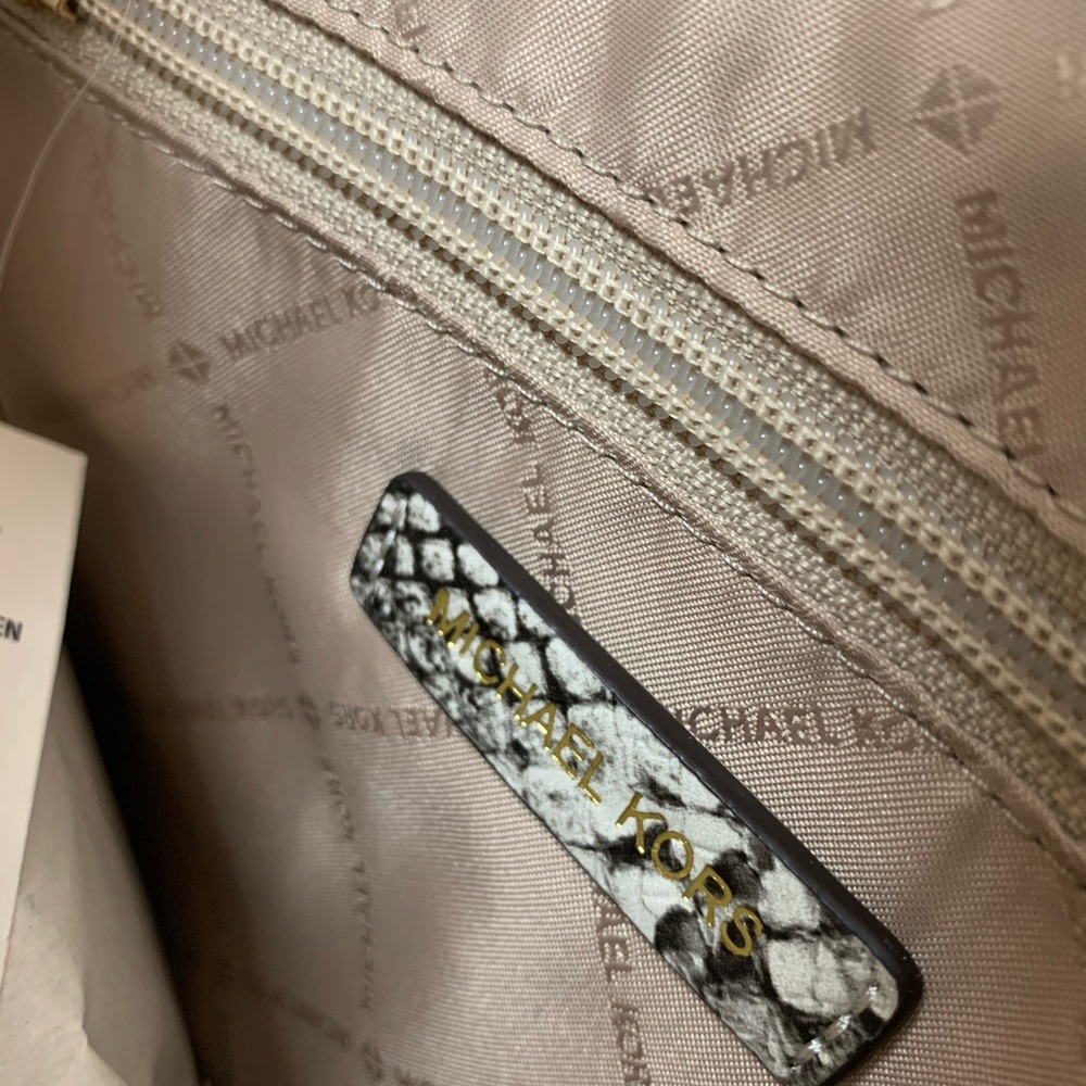 RARE BAG💚 free shipping‼️ GORGEOUS💚Michael Kors Joan LG Slouchy Shoulder - Picture 8 of 9